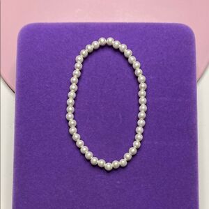 💛 Elegant White Faux Pearl Bracelet